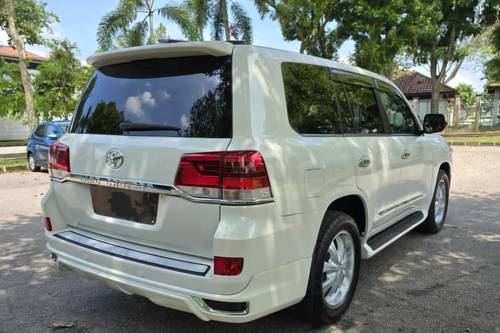 2011 Toyota Land Cruiser 4.6 V6 Terpakai